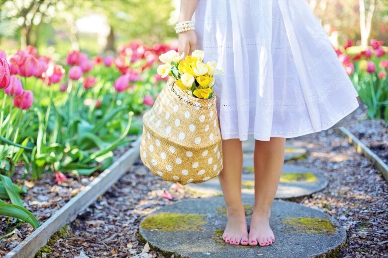 白いスカート、女の子、お花畑
