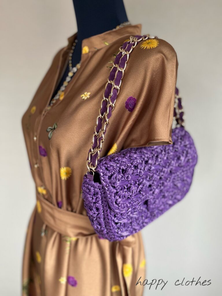 紫のバッグ