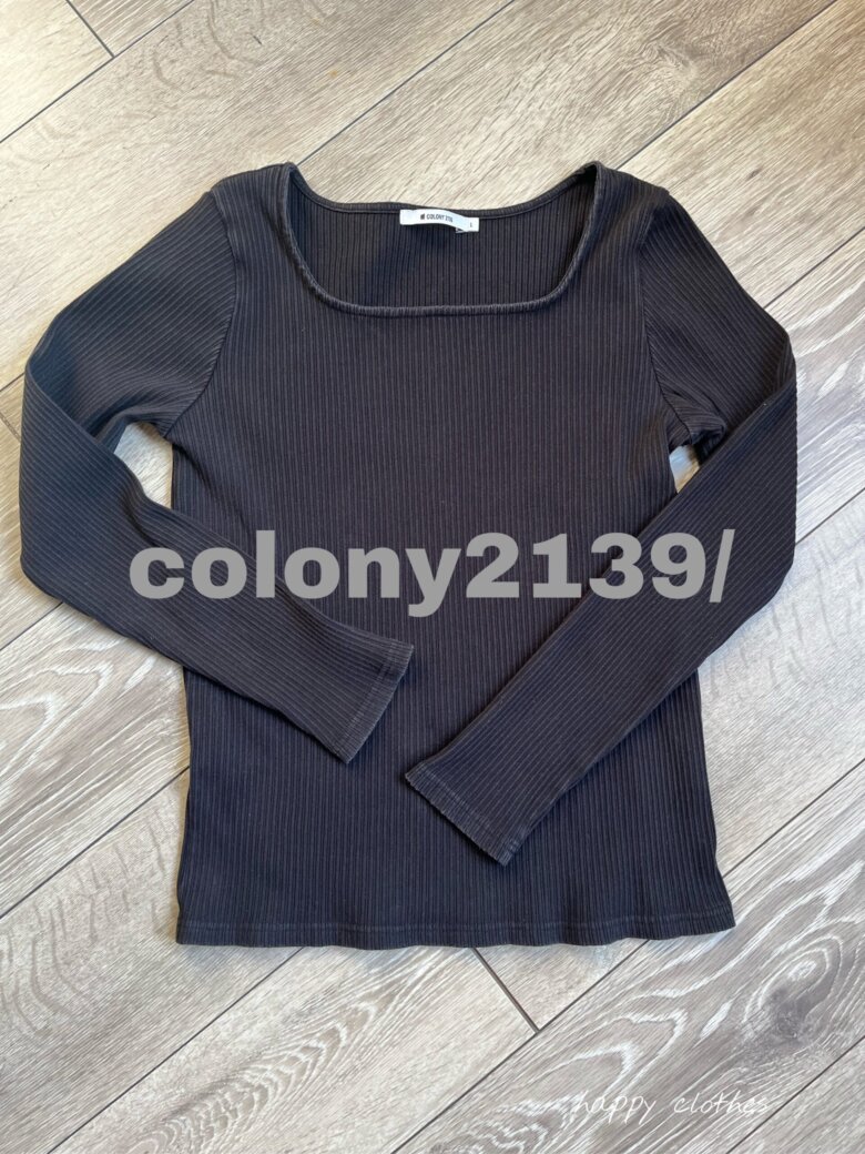 COLONY2139の黒のTシャツ