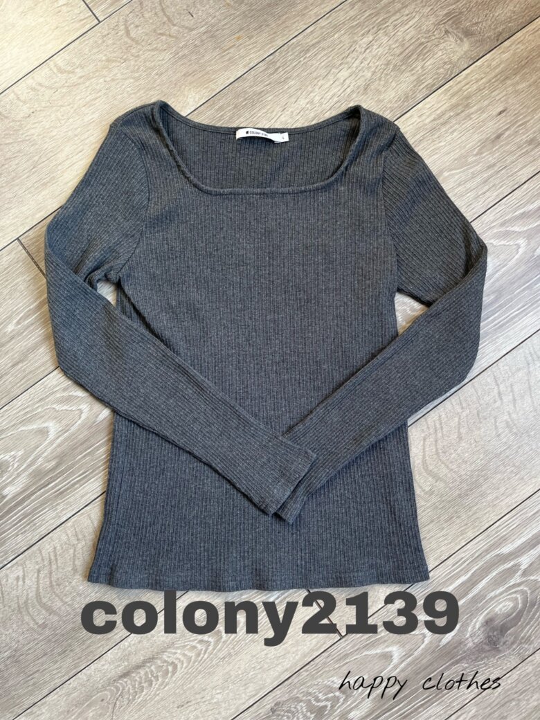 COLONY2139のグレーのTシャツ