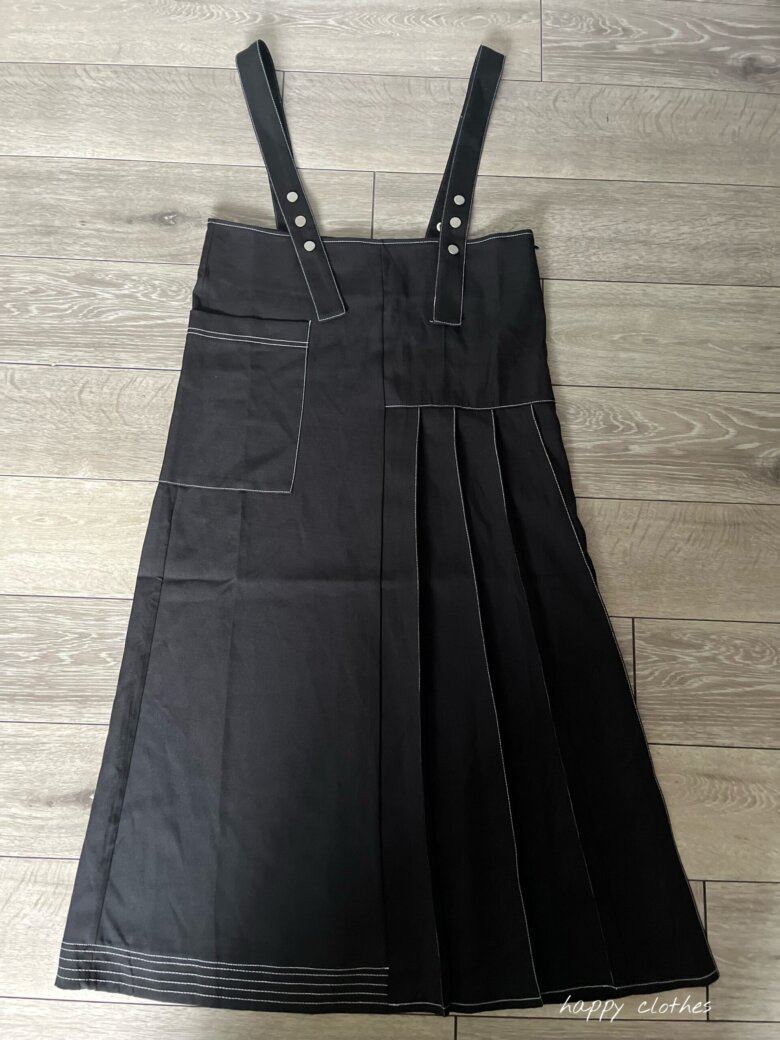 黒のジャンパースカート