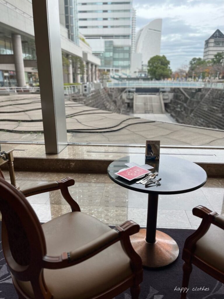 横浜ロイヤルパークホテルの窓際テーブル